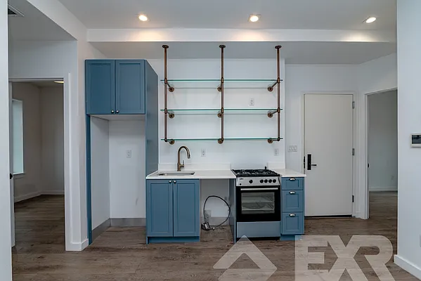 Rented by EXR | media 12