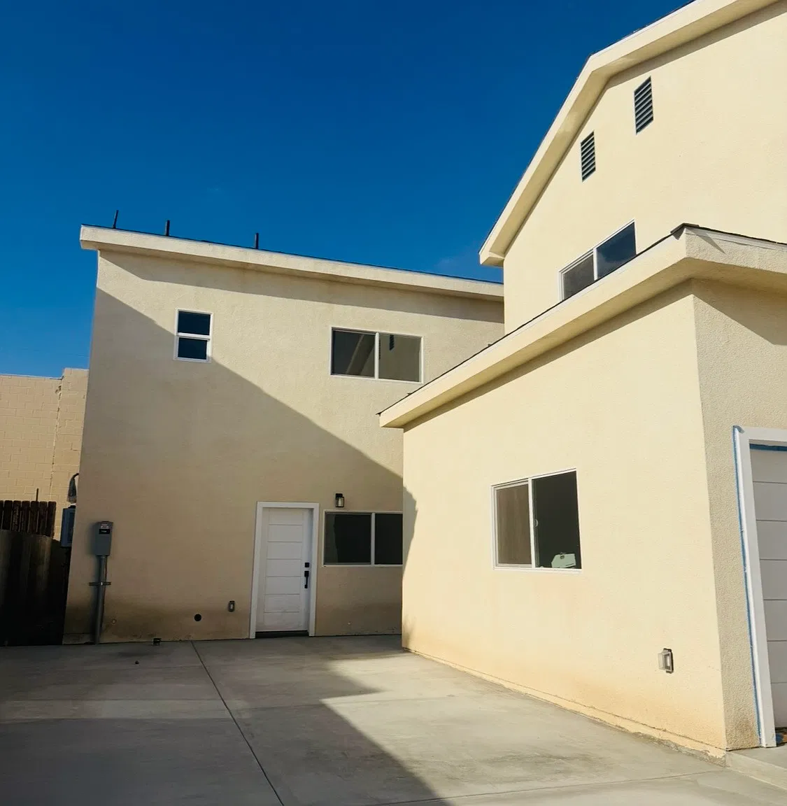 3 bed, 2.5 bath, 1350 sqft, $4,100 — Photo 2