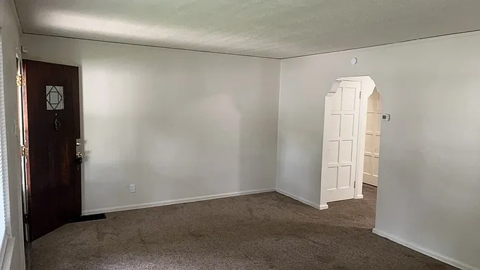 1076 Sherwood Dr — Photo 8