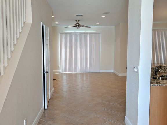 3rd image of 307 Versailles Ln