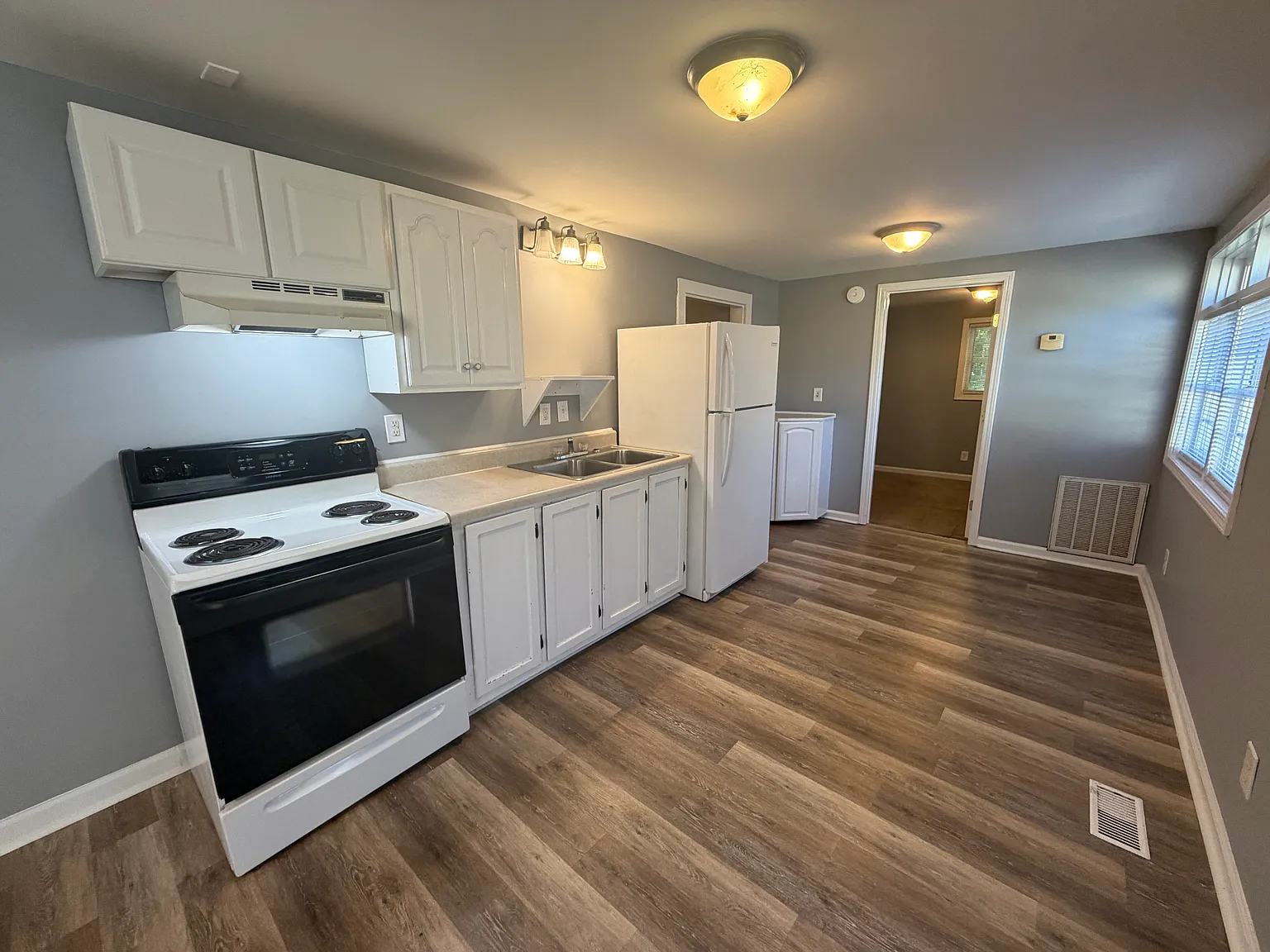 2 bed, 800 sqft, $900 — Photo 2