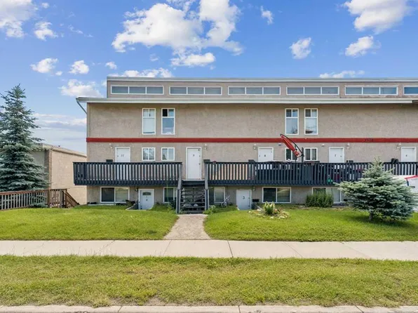 3726 E Centre St NE #13, Calgary, AB T2E 2Y3