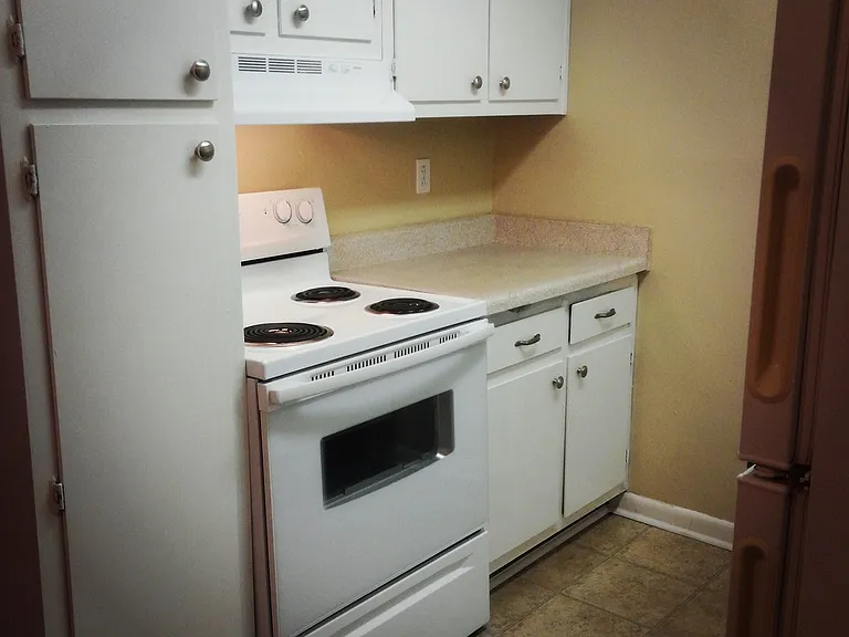 Vestawood Apartments - Vestavia Hills, AL — Photo 4