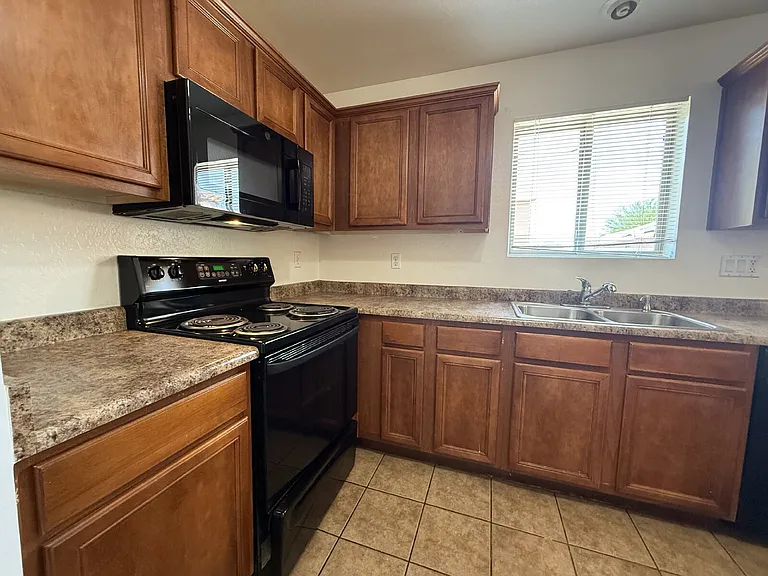 7372 W Ian Dr — Photo 3