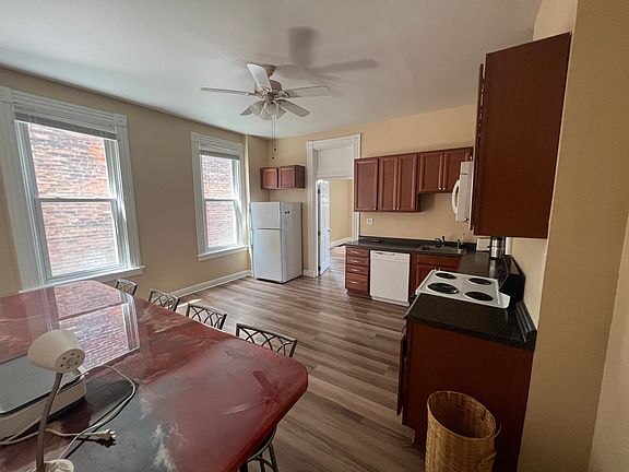 5th image of 2240 Flora St