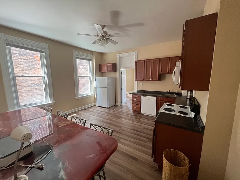 2240 Flora St — Photo 5