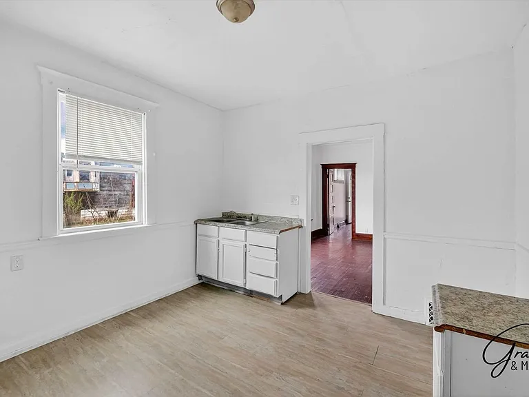 127 W Buena Vis — Photo 11