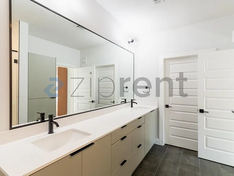 2500 Longview St #523 — Photo 12
