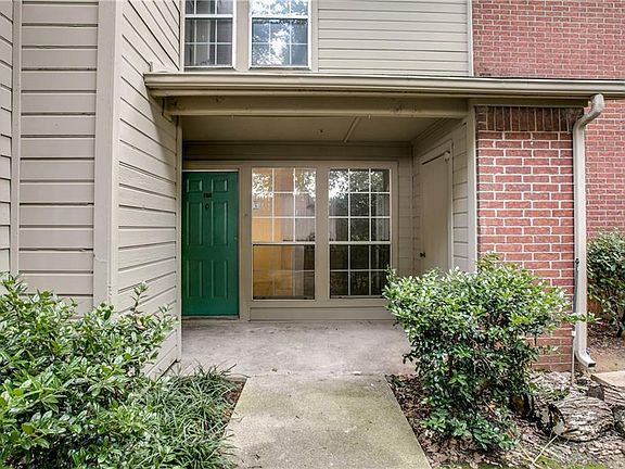 3rd image of 1406 Meadowood Village Dr