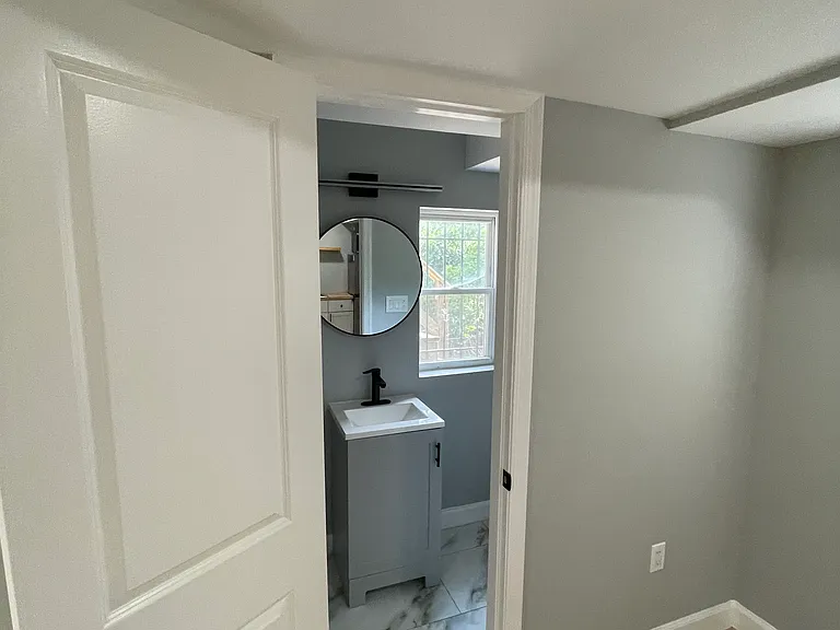 145 Wilmington Pl SE — Photo 3