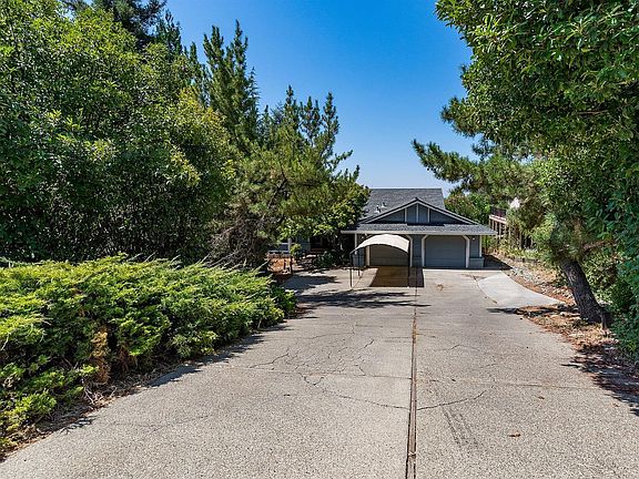 Long and private front driveway
