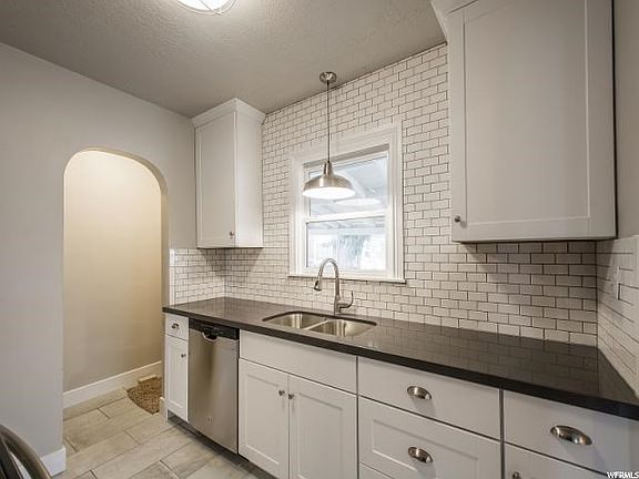 5th image of 3040 S Crescent Dr
