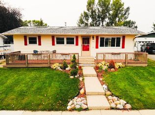 1106 Sioux St, Williston, ND 58801