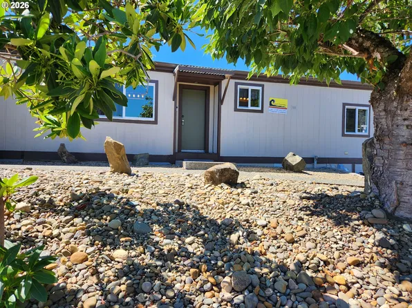 100 River Bend Rd Space 21, Reedsport, OR 97467