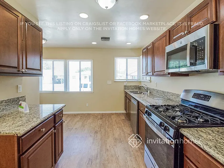 19520 Haynes St — Photo 8