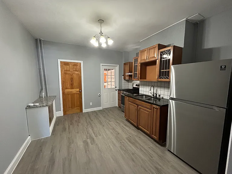 260 Webster Ave #B — Photo 8