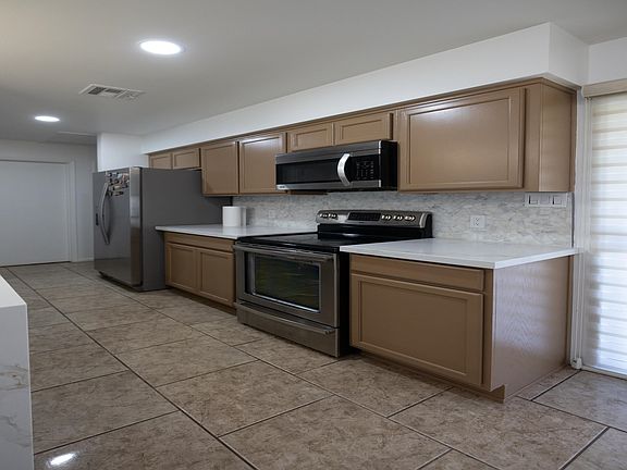 4th image of 819 W Reena St