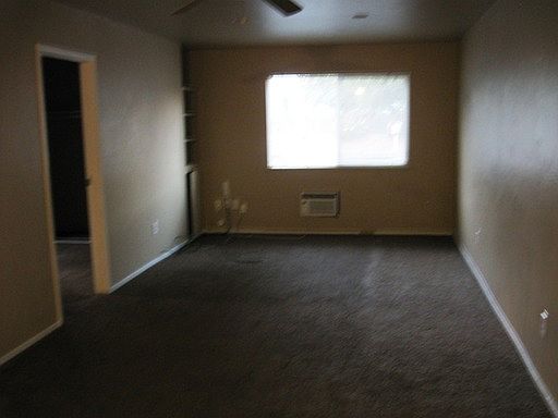 4th image of 7626 Oak Grove Ave