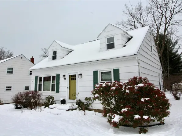 42 Crestfield Dr, Rochester, NY 14617