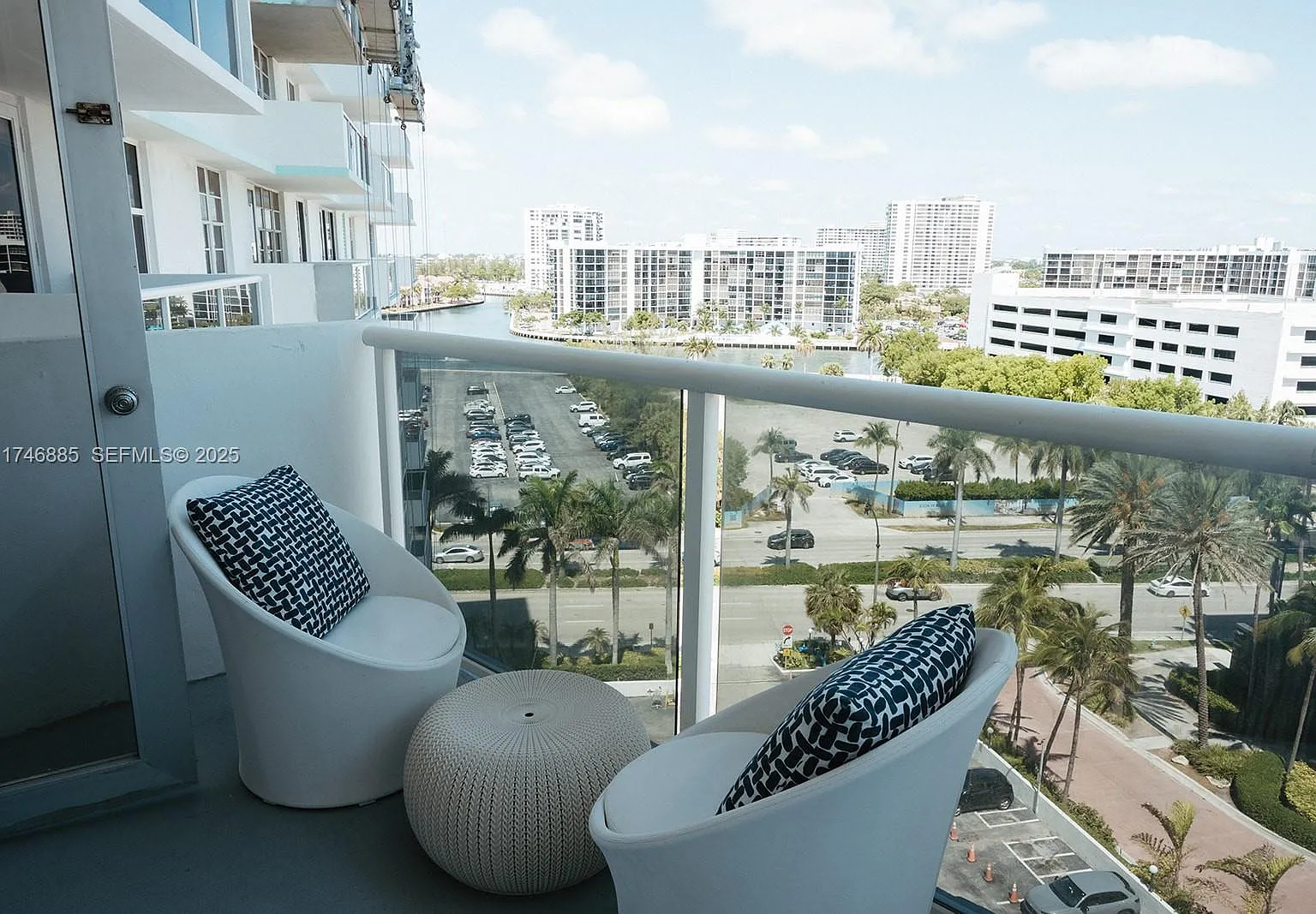 Sea Air Towers Condo — Photo 2
