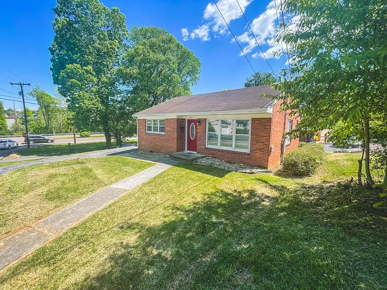 700 W Cedar St — Photo 16