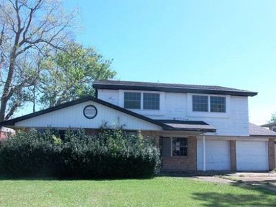 2812 Holiday Dr, New Orleans, LA, 70131