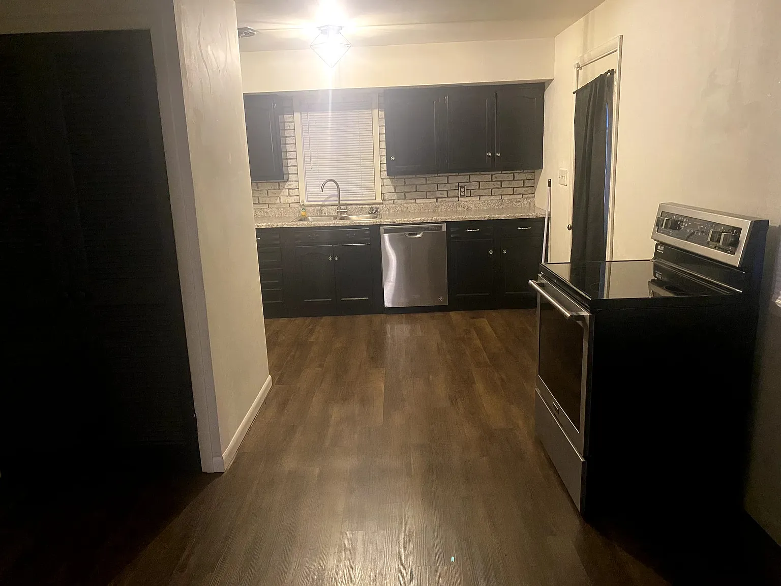 2 bed, 976 sqft, $1,100 — Photo 3