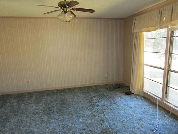 3rd image of 402 E Tate St