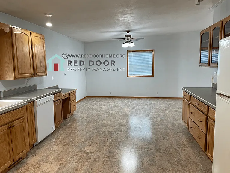 2408 Main St — Photo 6