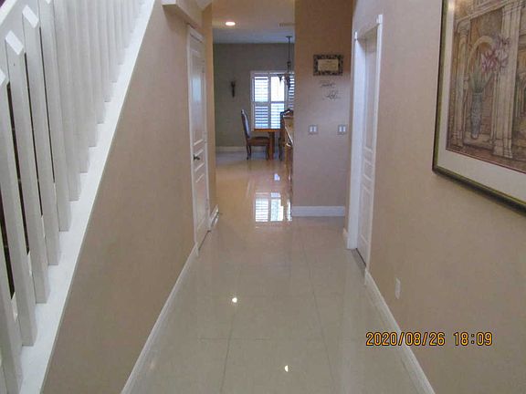 3rd image of 636 NE Bent Paddle Ln