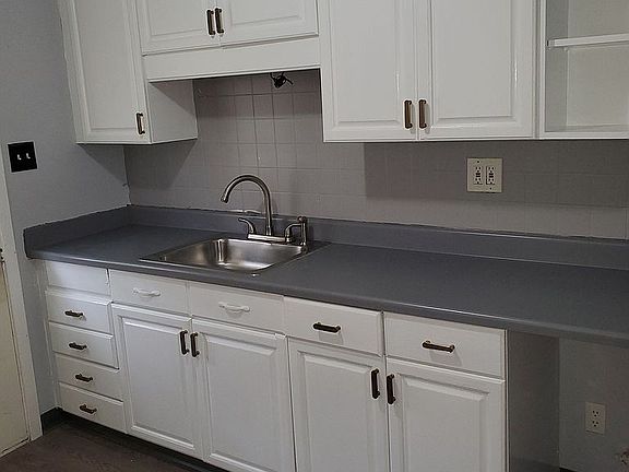 3rd image of 298 E 235th St #178