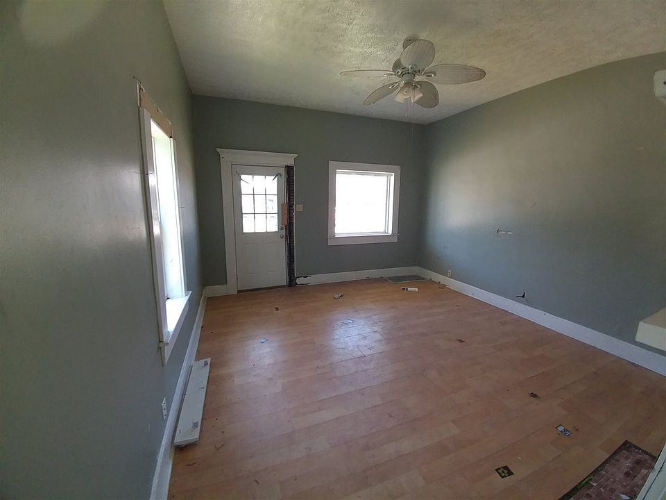 2nd image of 205 E Iowa St
