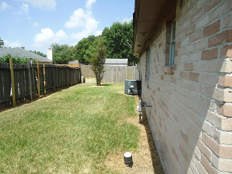 18719 Lippizaner Dr — Photo 35
