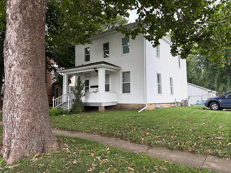104 S Church St #B — Photo 2