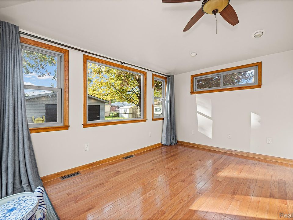14371 Sunbury St, photo 24