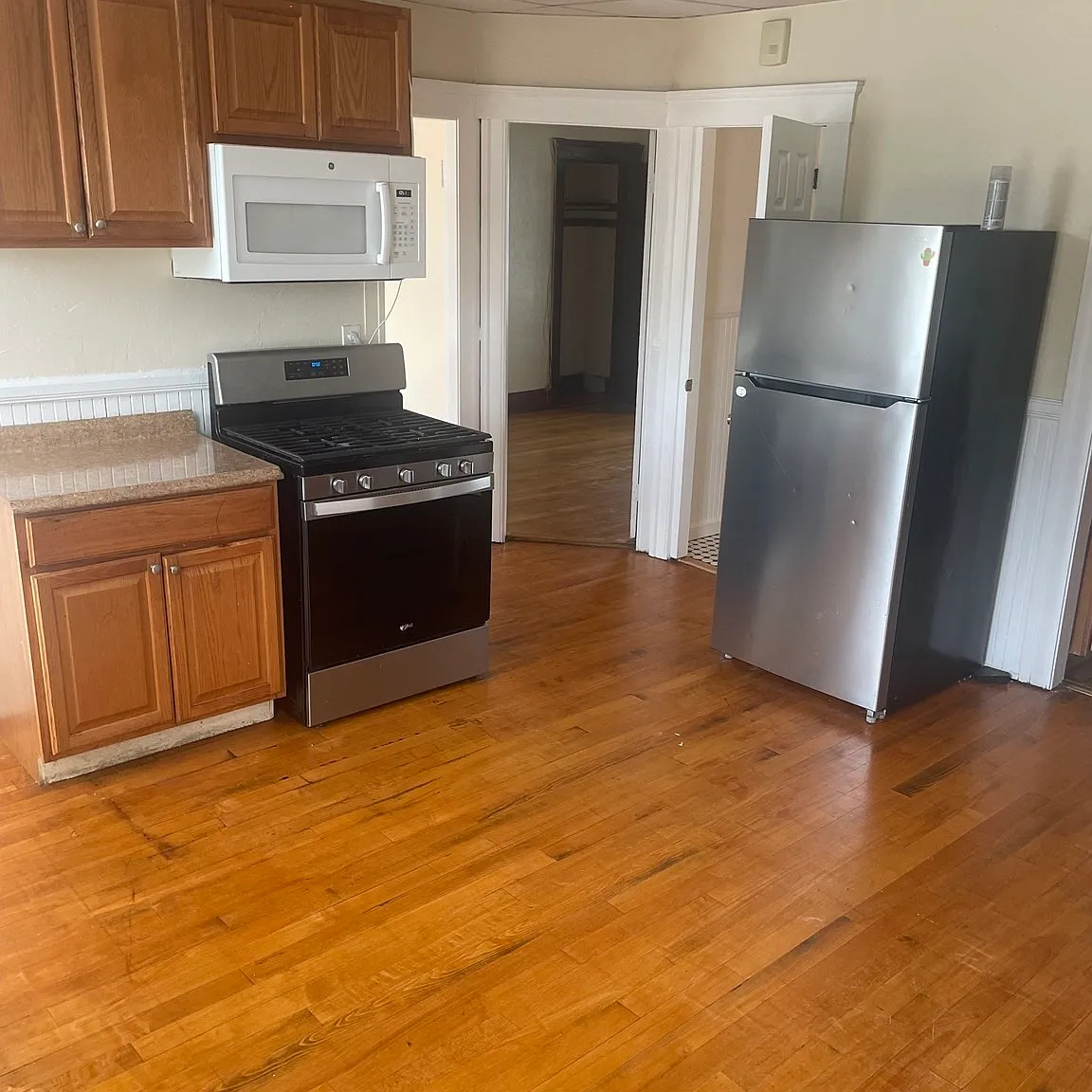 3 bed, 1.0 bath, 875 sqft, $2,000 — Photo 3