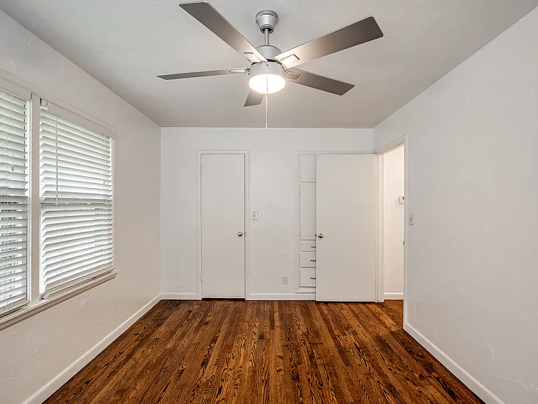 4620 N Harvey Pkwy #1/2 — Photo 29