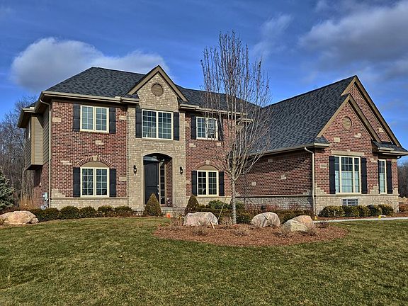 4th image of 52044 Pierce Dr