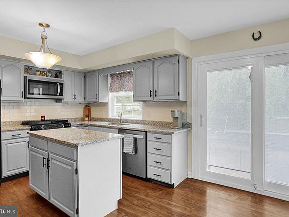 3rd image of 349 Saddlebrook Dr