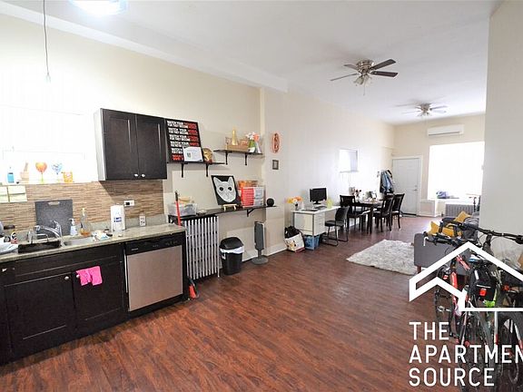 3rd image of 3813 W Montrose Ave #1W