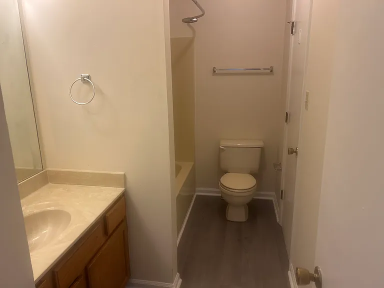 3260 Spring Hollow Ave — Photo 3