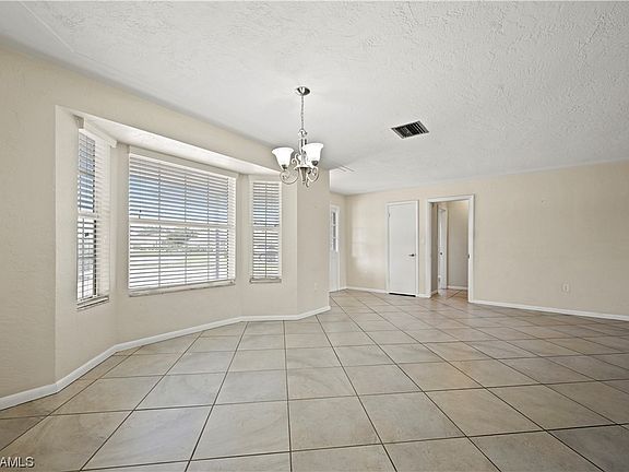 3rd image of 5365 Chippendale Cir E
