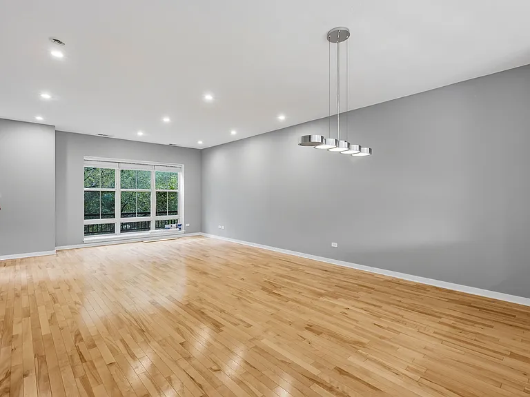 1214 W Grenshaw St — Photo 7