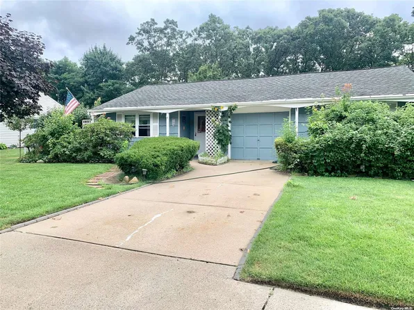 22 Anne Drive, Selden, NY 11784