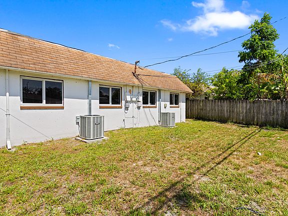 5th image of 1519-1521 NW 8th Avenue