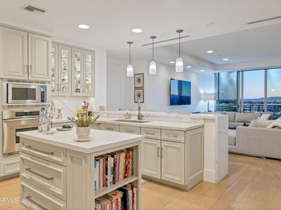 2211 E Camelback Rd UNIT 705, Phoenix, AZ, 85016