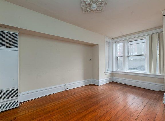 4th image of 1825 N Bissell St Unit Gd