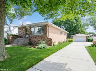 8953 Meade Ave, Oak Lawn, IL 60453