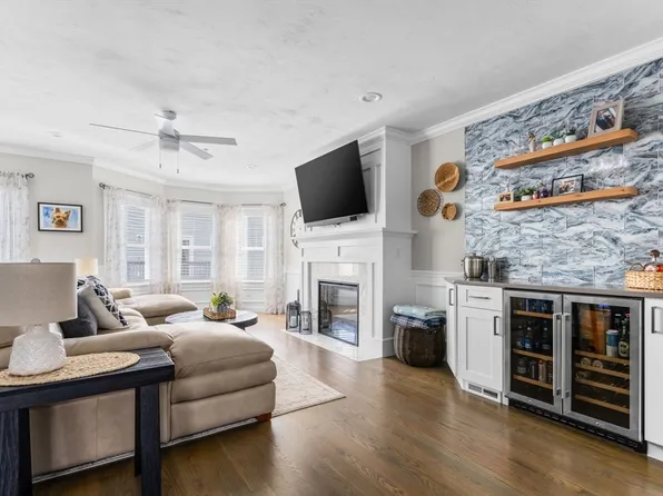 50 Desmoines Rd #F2, Quincy, MA 02169