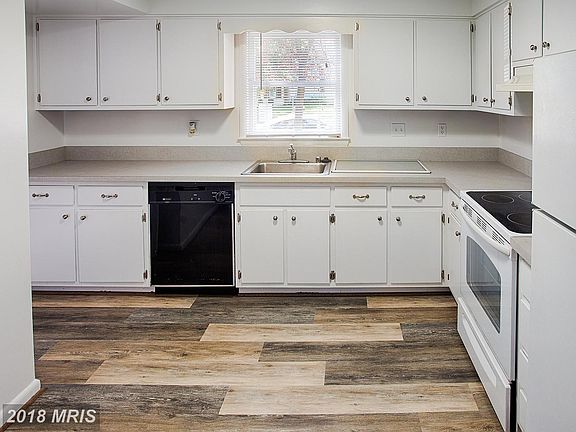 Enormous Kitchen with space to roam!